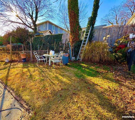 48 Sussex Road, Bergenfield, NJ 07621