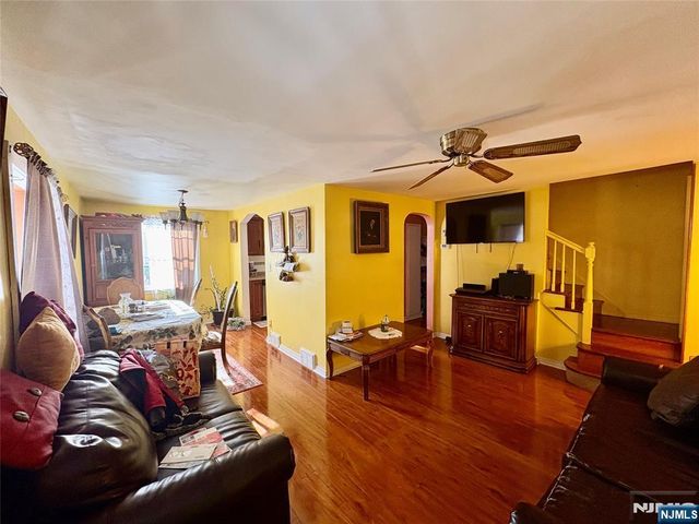 48 Sussex Road, Bergenfield, NJ 07621