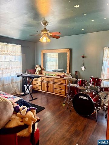 48 Sussex Road, Bergenfield, NJ 07621