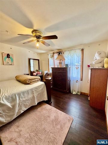 48 Sussex Road, Bergenfield, NJ 07621