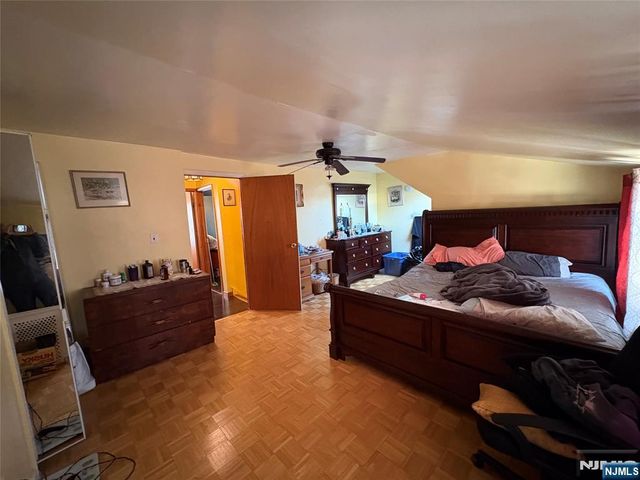 48 Sussex Road, Bergenfield, NJ 07621