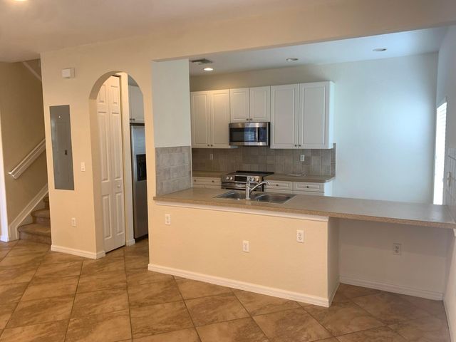 101 Lake Monterey Circle 101, Boynton Beach, FL 33426