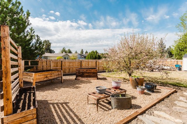 20795 Arago Circle, Bend, OR 97703