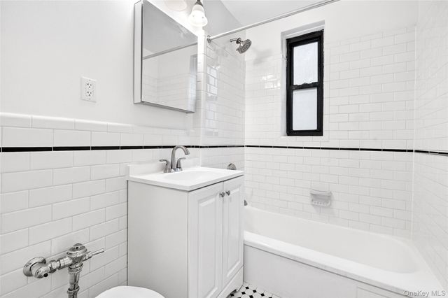 2244 Bronx Park E 1C, Bronx, NY 10467