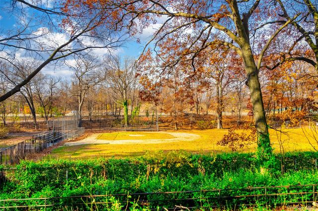 2244 Bronx Park E 1C, Bronx, NY 10467