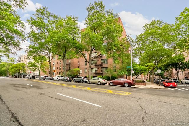 2244 Bronx Park E 1C, Bronx, NY 10467