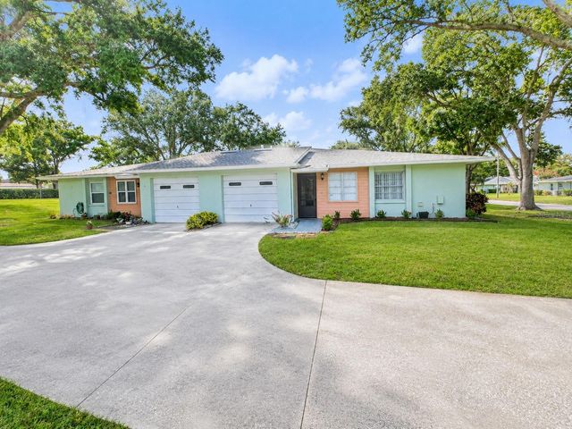 1131 ORANGE TREE CIRCLE W C, Palm Harbor, FL 34684