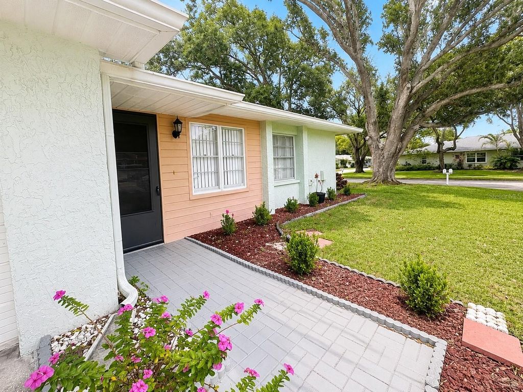 1131 ORANGE TREE CIRCLE W C, Palm Harbor, FL 34684