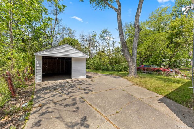 9213 Stout Street, Detroit, MI 48228