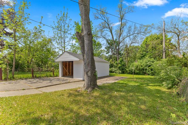 9213 Stout Street, Detroit, MI 48228