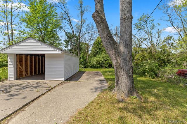 9213 Stout Street, Detroit, MI 48228
