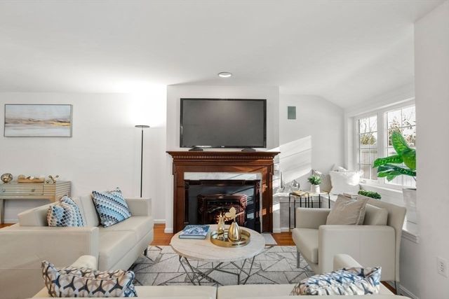 160 Pine Street 15, Newton, MA 02466