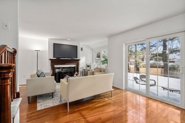 160 Pine Street 15, Newton, MA 02466