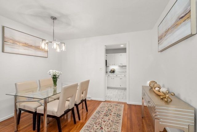 160 Pine Street 15, Newton, MA 02466