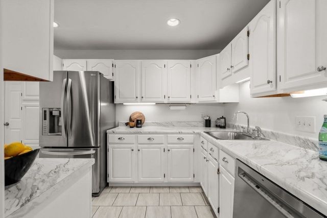 160 Pine Street 15, Newton, MA 02466