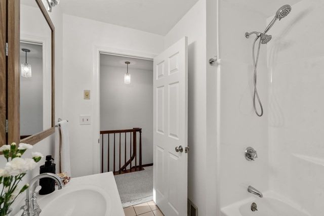 160 Pine Street 15, Newton, MA 02466