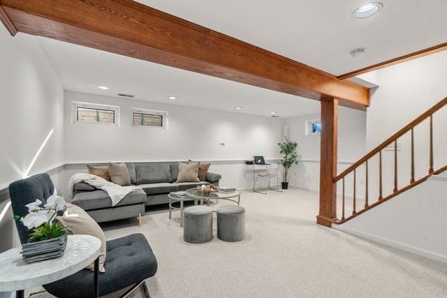 160 Pine Street 15, Newton, MA 02466