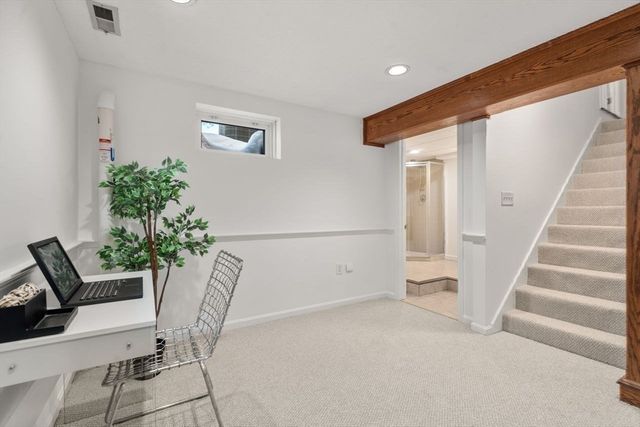 160 Pine Street 15, Newton, MA 02466