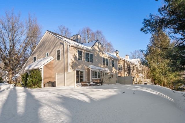 160 Pine Street 15, Newton, MA 02466