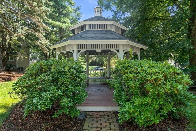 160 Pine Street 15, Newton, MA 02466