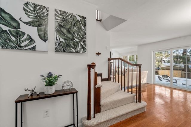 160 Pine Street 15, Newton, MA 02466