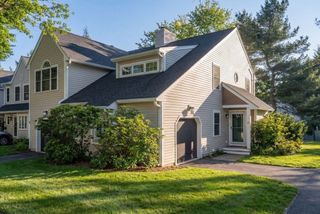 160 Pine Street 15, Newton, MA 02466