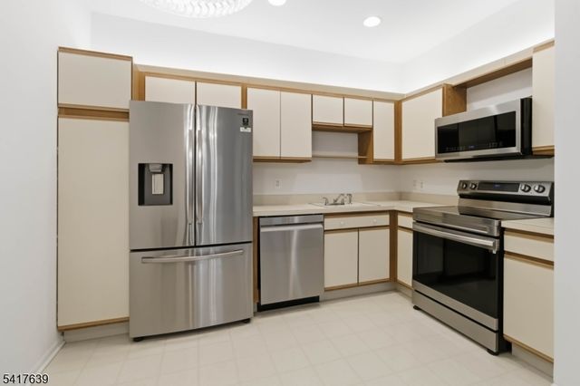 5301 Richmond Rd 301, West Milford Twp., NJ 07480