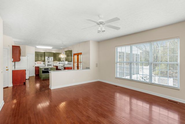 136 Chesapeake Harbor Blvd, Hendersonville, TN 37075