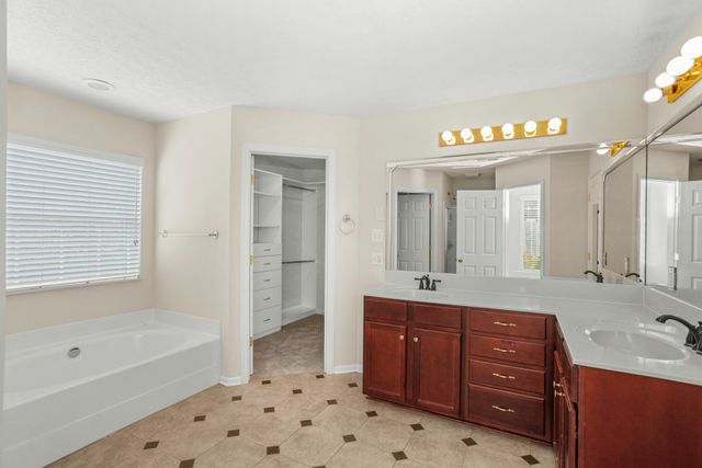 136 Chesapeake Harbor Blvd, Hendersonville, TN 37075