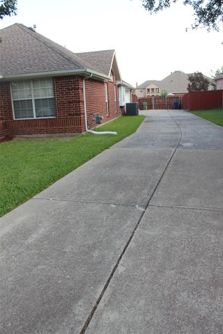 114 Briar Oak Drive, Murphy, TX 75094