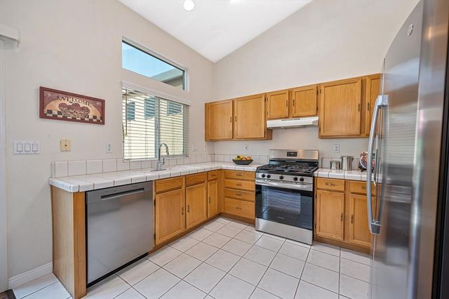 9448 Plainoak Way, Elk Grove, CA 95758