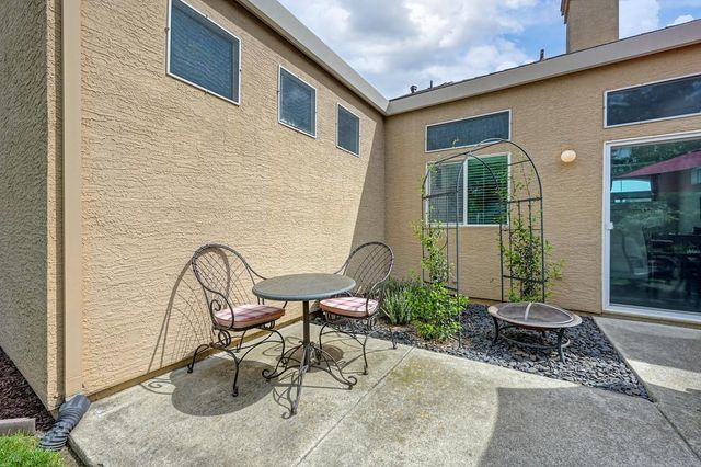 9448 Plainoak Way, Elk Grove, CA 95758