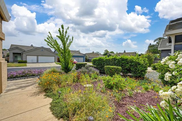 9448 Plainoak Way, Elk Grove, CA 95758