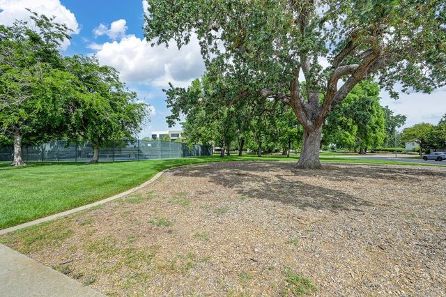 9448 Plainoak Way, Elk Grove, CA 95758