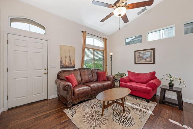 9448 Plainoak Way, Elk Grove, CA 95758