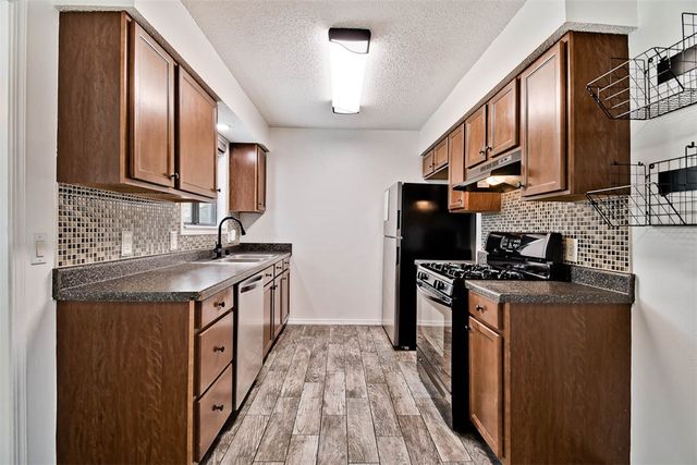 610 SE 10th Street, Bentonville, AR 72712