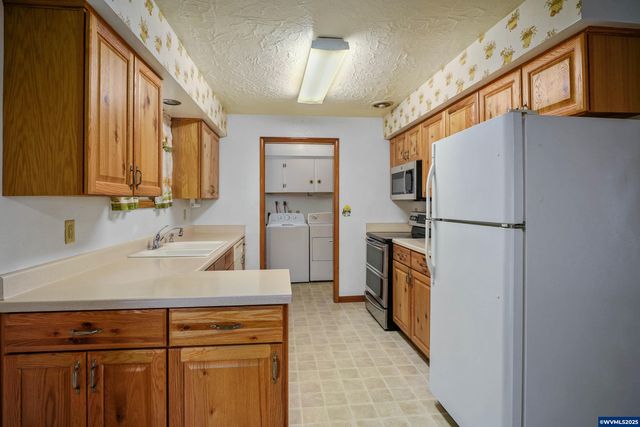 2470 Alameda St NE, Salem, OR 97301