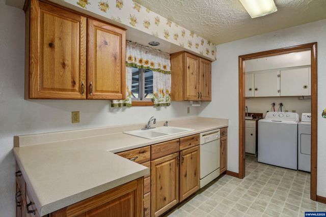 2470 Alameda St NE, Salem, OR 97301