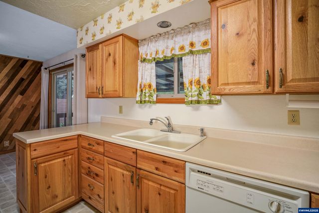 2470 Alameda St NE, Salem, OR 97301