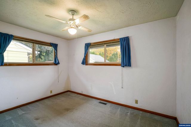 2470 Alameda St NE, Salem, OR 97301