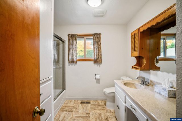 2470 Alameda St NE, Salem, OR 97301