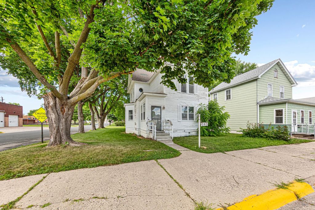 105 Ash Avenue SW, Montgomery, MN 56069 — photo 2