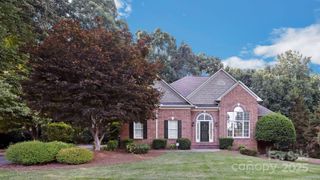 122 Mariner Pointe Lane, Mooresville, NC 28117