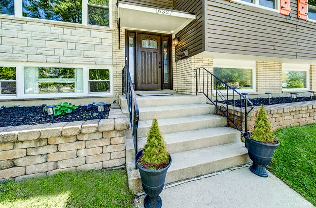 16327 Olcott Avenue, Tinley Park, IL 60477