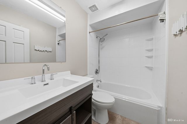 16327 Olcott Avenue, Tinley Park, IL 60477