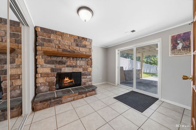 16327 Olcott Avenue, Tinley Park, IL 60477