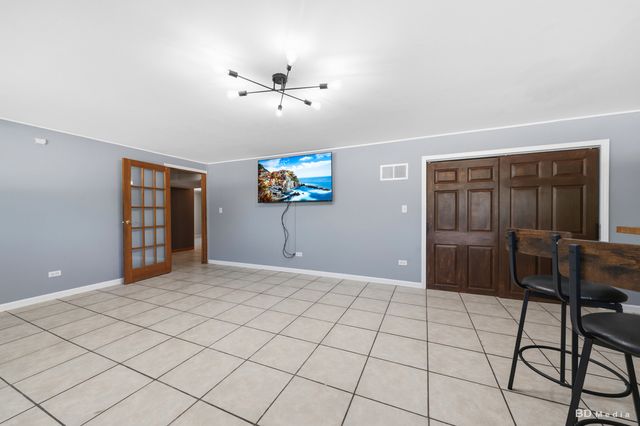 16327 Olcott Avenue, Tinley Park, IL 60477