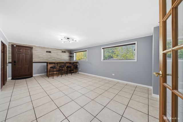 16327 Olcott Avenue, Tinley Park, IL 60477