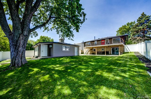 16327 Olcott Avenue, Tinley Park, IL 60477