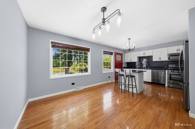 16327 Olcott Avenue, Tinley Park, IL 60477